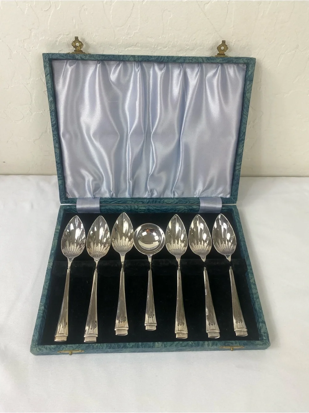 Silver-Plated Grapefruit spoons with 1 lady and a storage/gift box